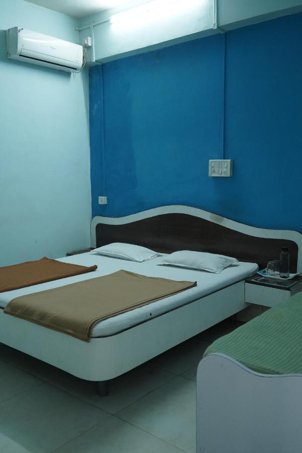 Hotel Rajesh Kolhápur Kültér fotó